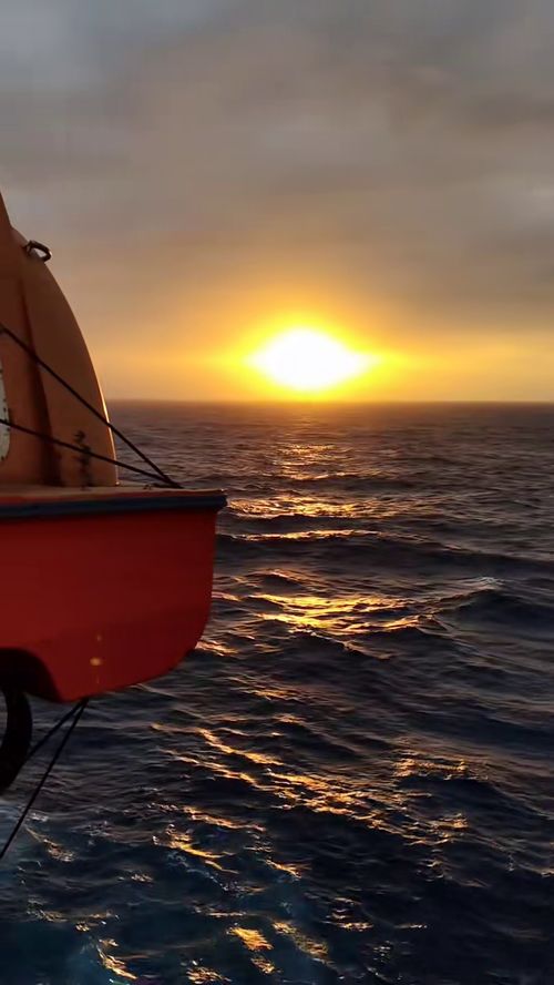 2021年倒数第二天 从航空国际货运视角见证海上最美日出