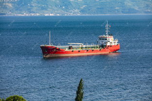 海上红色游轮高清摄影大图赏析与航空国际货运代理的现代物流图景